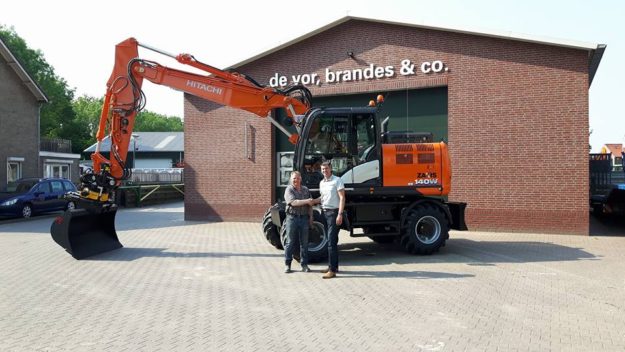 32104718_2149336771952935_3172404020400619520_n