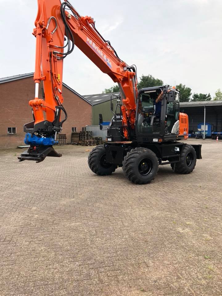 34089324_991141791052452_1780310304068993024_n