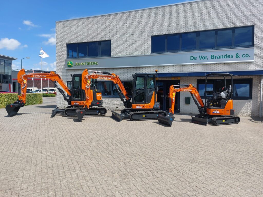 Met trots hebben wij 3x een Hitachi Construction Nederland mogen leveren
✅️ Hitachi ZX19U-6 
✅️ Hitachi ZX38U-6 
✅️ Hitachi ZX55U-6 
Deze zijn compleet uitgevoerd met Pladdet snelwissel en bakken.
Wederom bedankt voor het vertrouwen en veel draaiplezier toegewenst.
#vorbrandes #hitachi #mooiwerk #monteurgezocht ##bonneveld